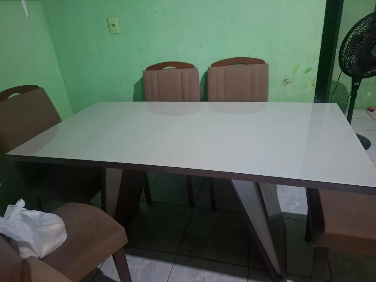 Mesa com 6 cadeiras 