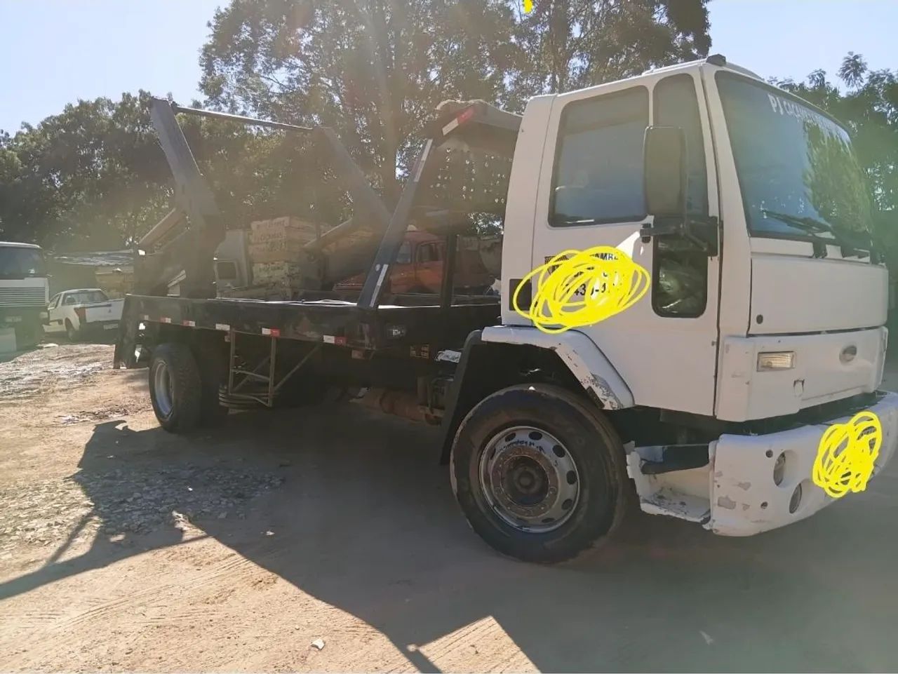 Vende se caminhão com poliguindaste  - Foto 2