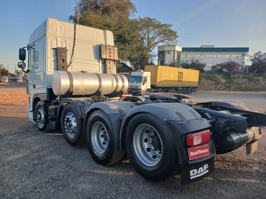 XF105 FTS 460A 8X2. - Foto 5