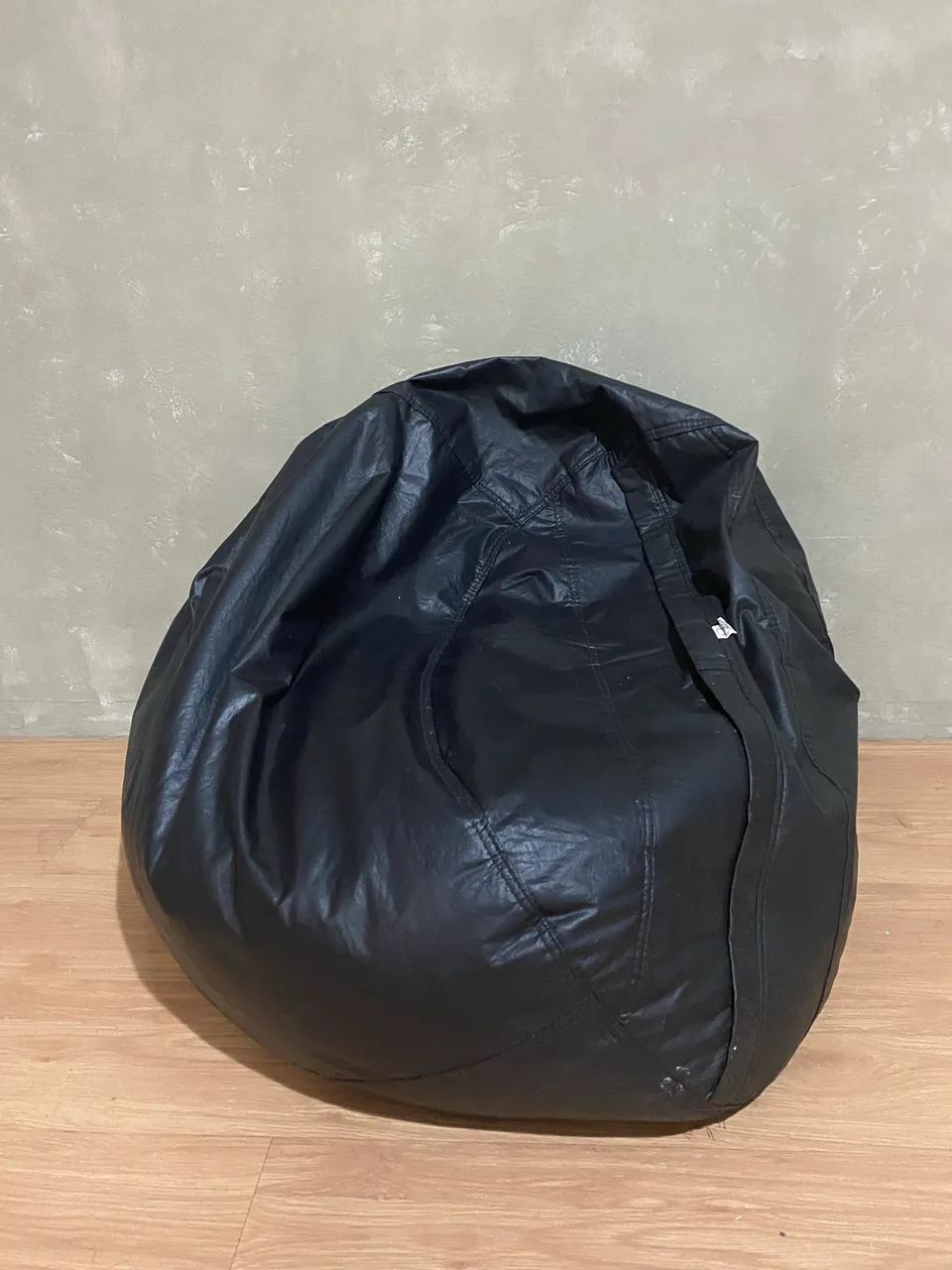Black pouf purchased from Mobly453011478455920640