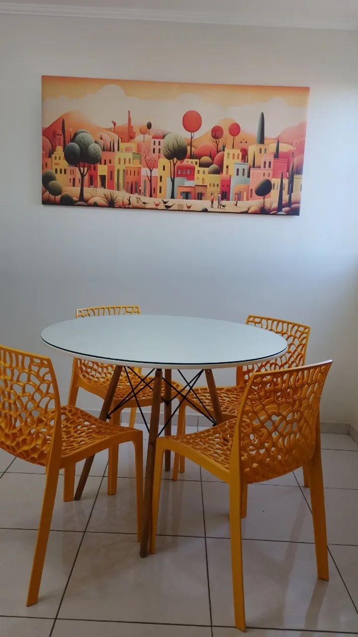 Mesa de jantar redonda com 04 cadeiras - Foto 3