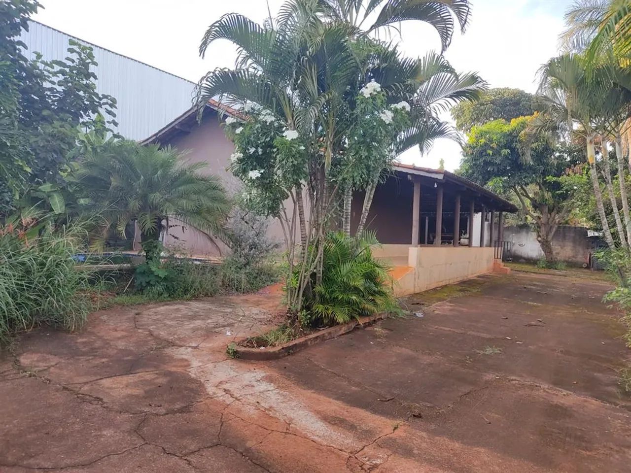 0 - Casa 3 quartos, sendo 2 suítes