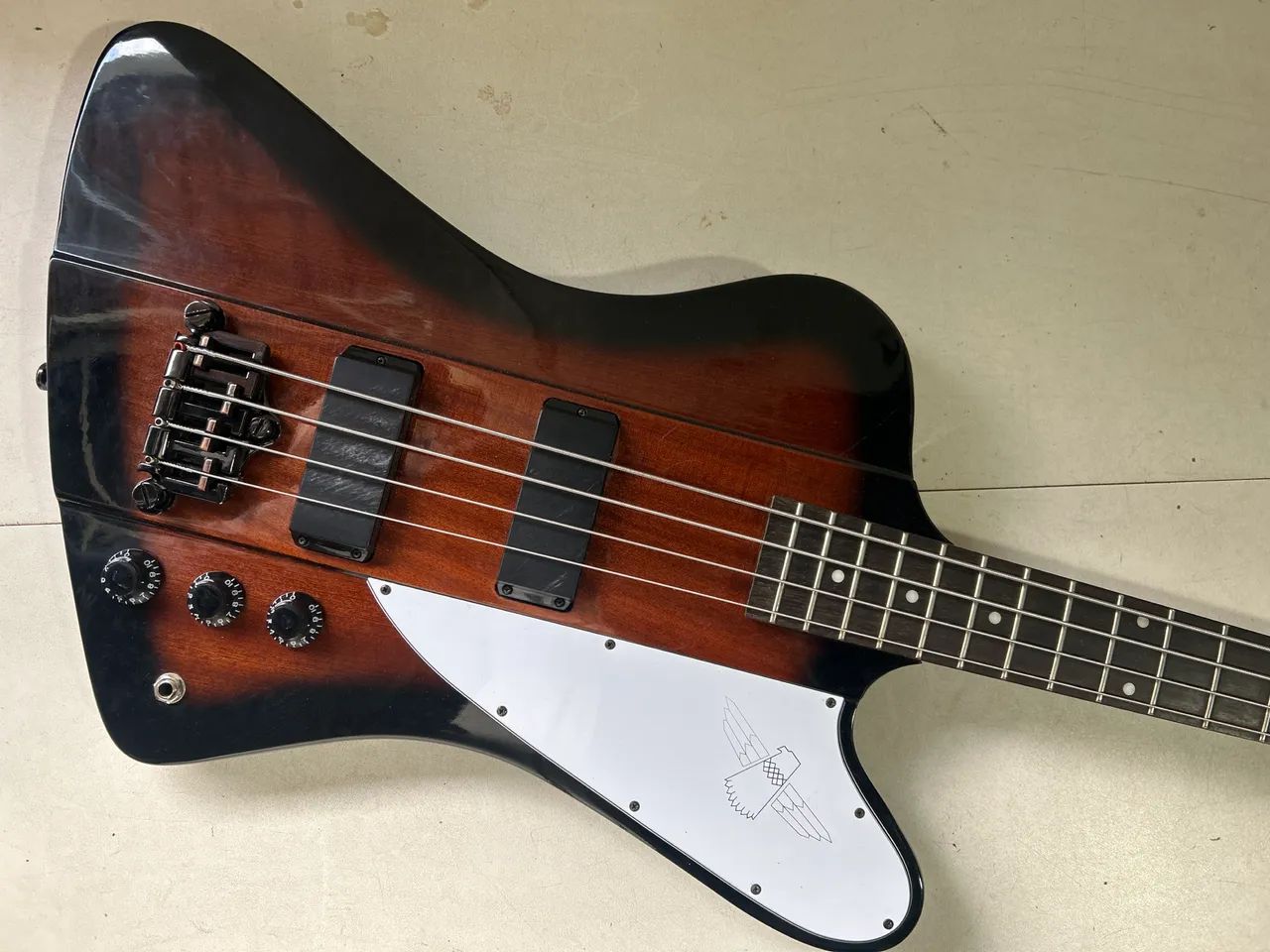 Baixo Thunderbird