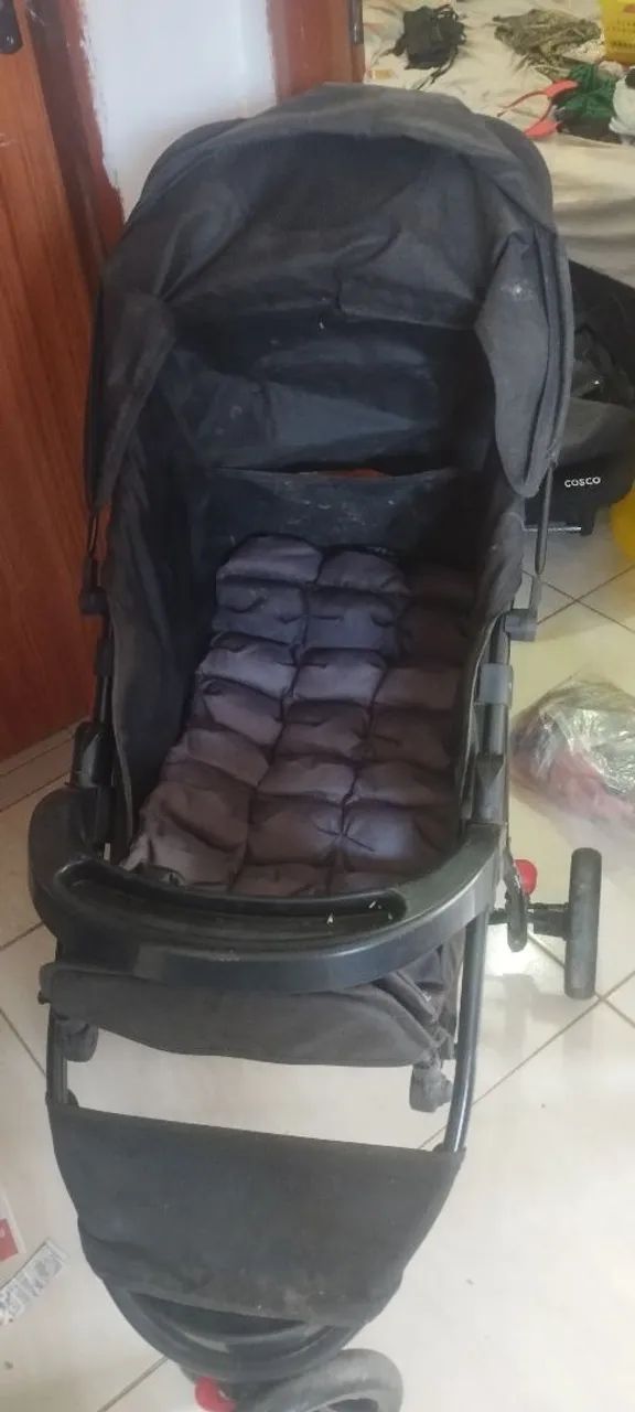 Carrinho de bebê e cadeirinha