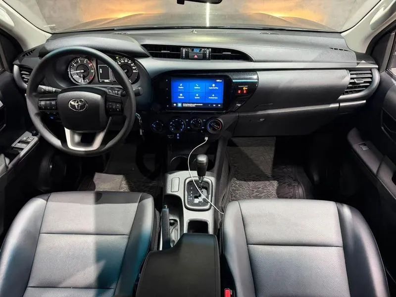 Toyota Hilux CD 4x4 2.8 Diesel Aut., foto 3 de 18