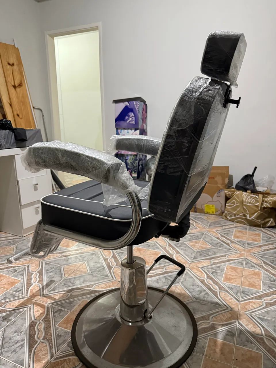 Cadeira de barbearia profissional / nova , nunca usada - Foto 5