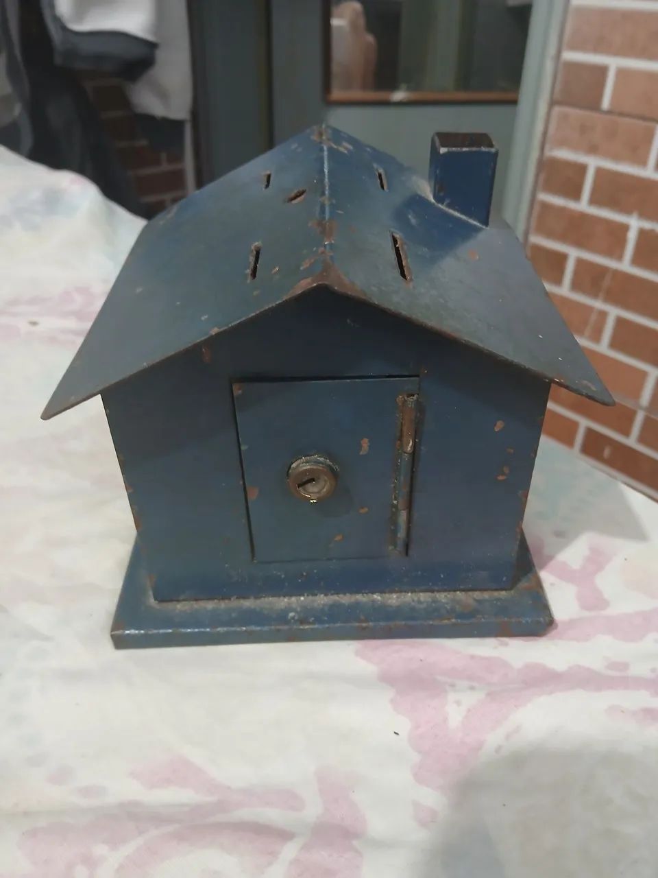 Cofrinho antigo de ferro s/chave