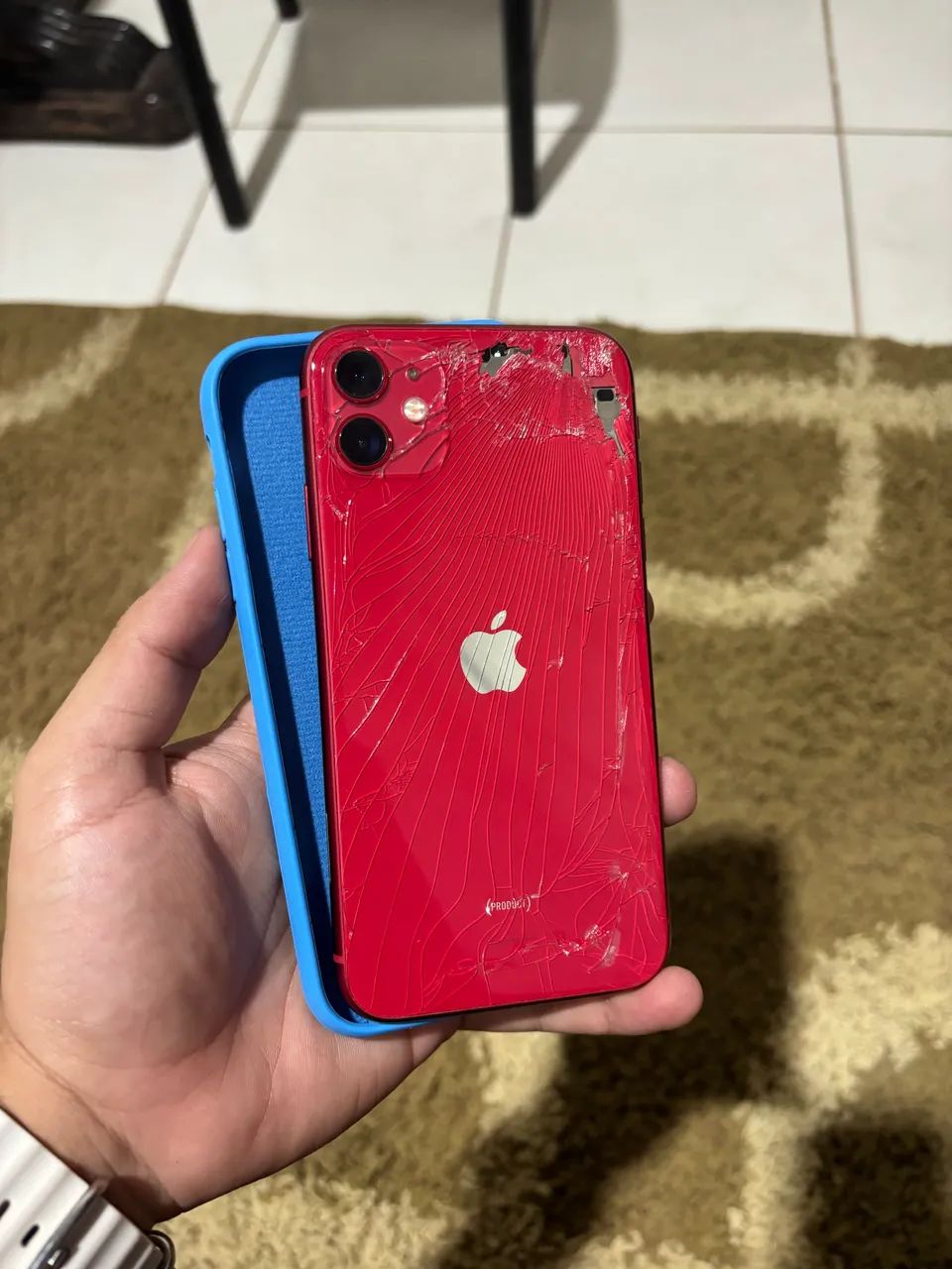 iPhone 11 Red 64 GB - Foto 2