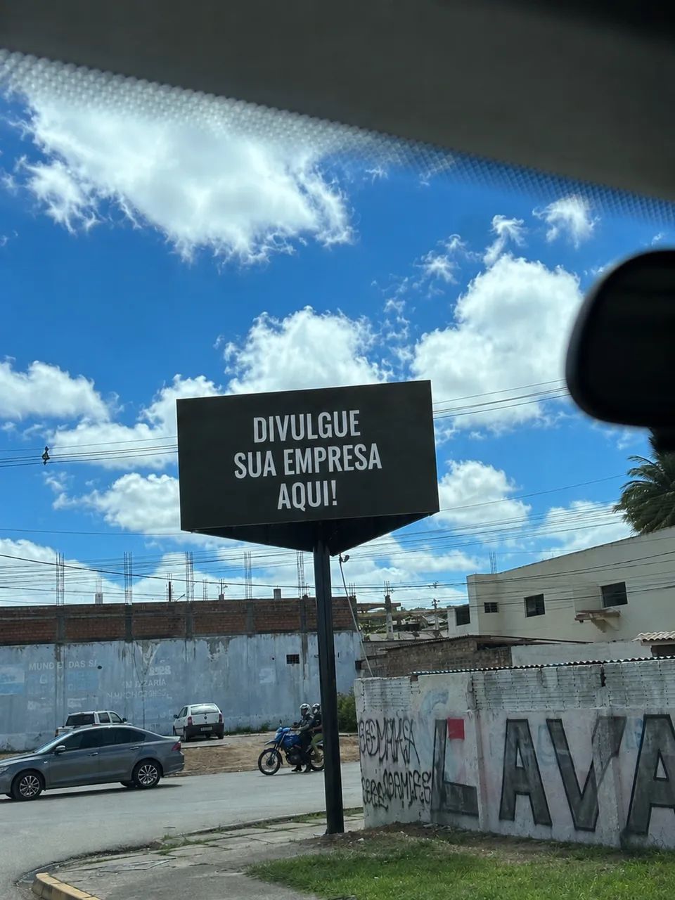 Outdoor para divulgação 