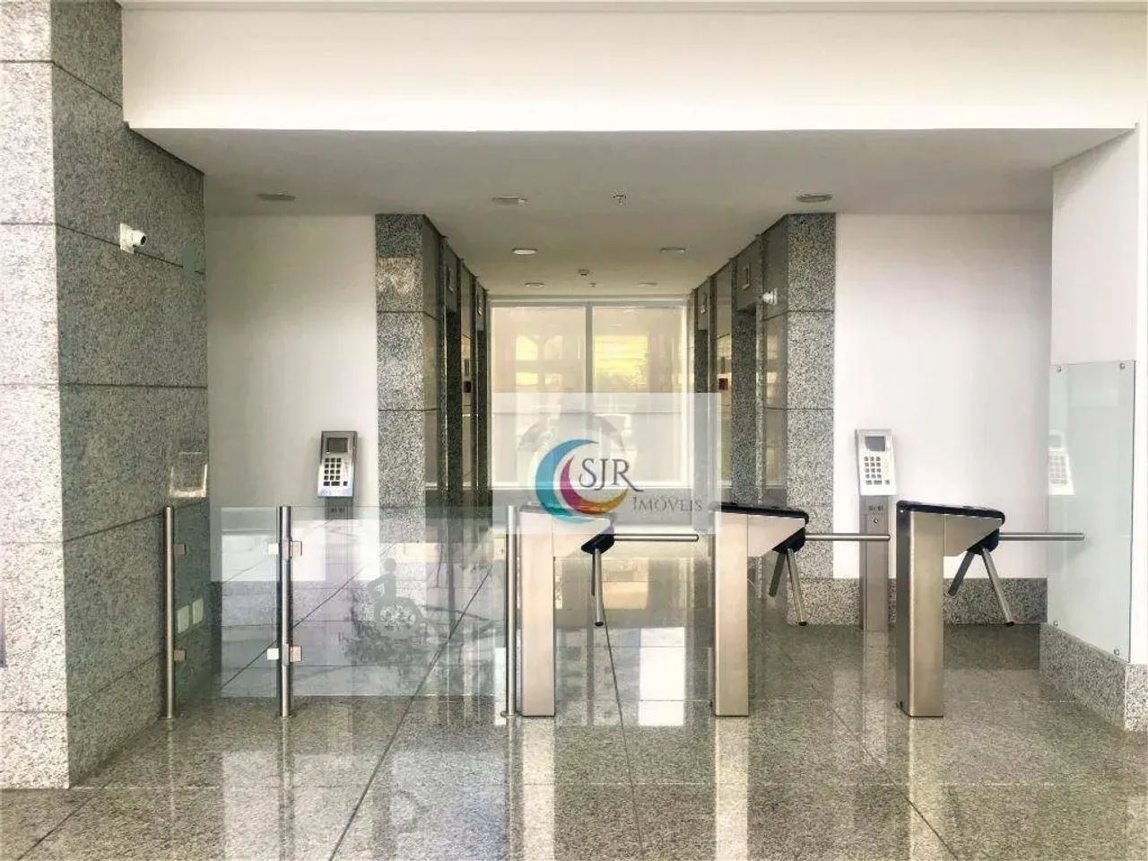 Conjunto comercial com 192m² em vão livre com 5 vagas de garagem! - Foto 11