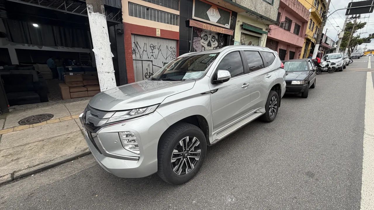 Mitsubishi Pajero 2024