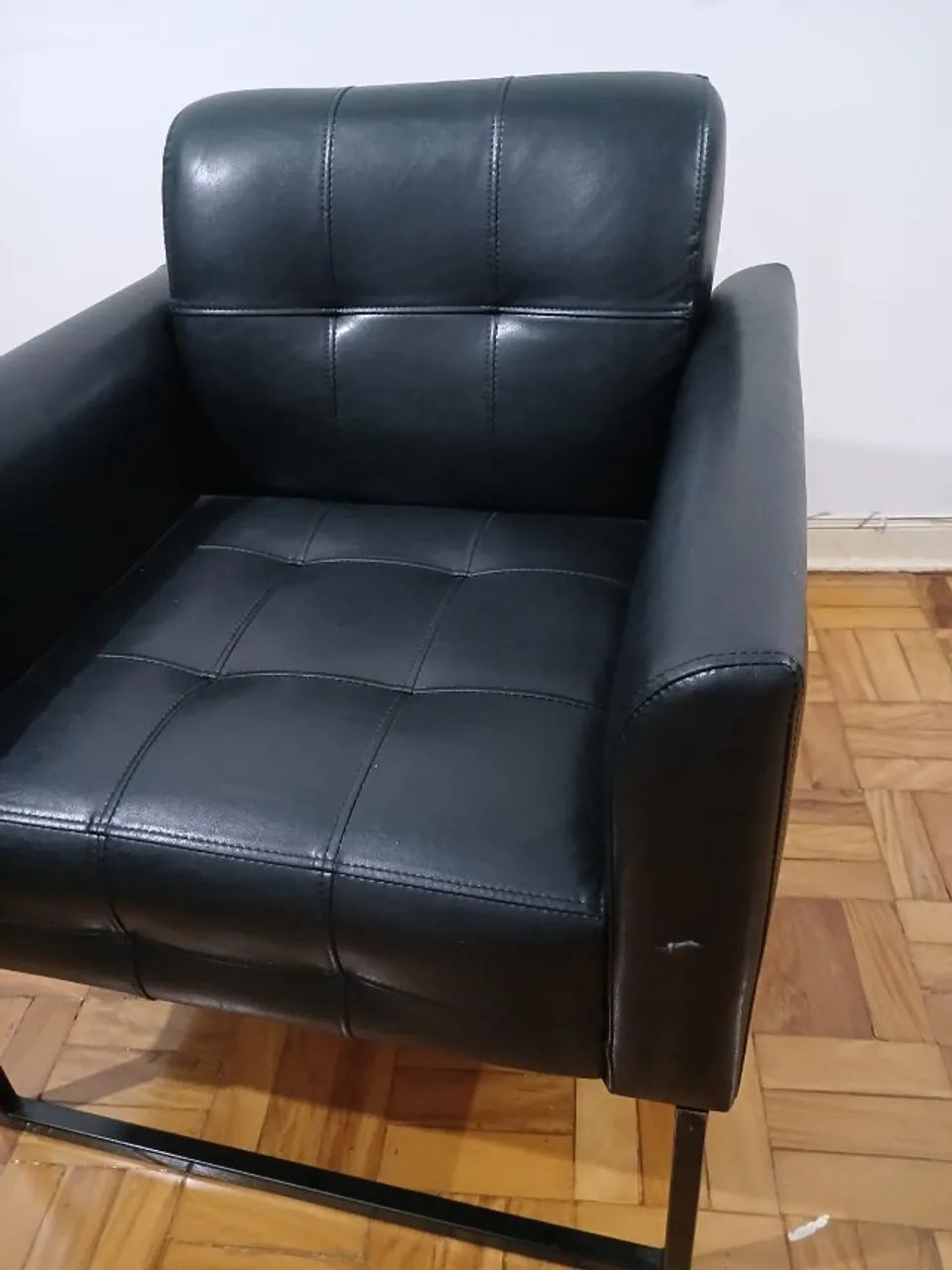 Poltrona de Estofado Preto - Foto 2