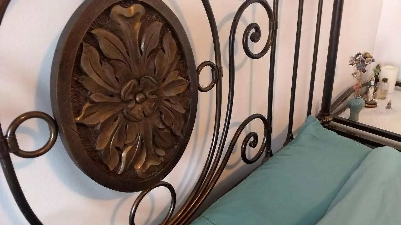 Cama King Size com 2 Criados Mudos e Colchão  - Foto 3