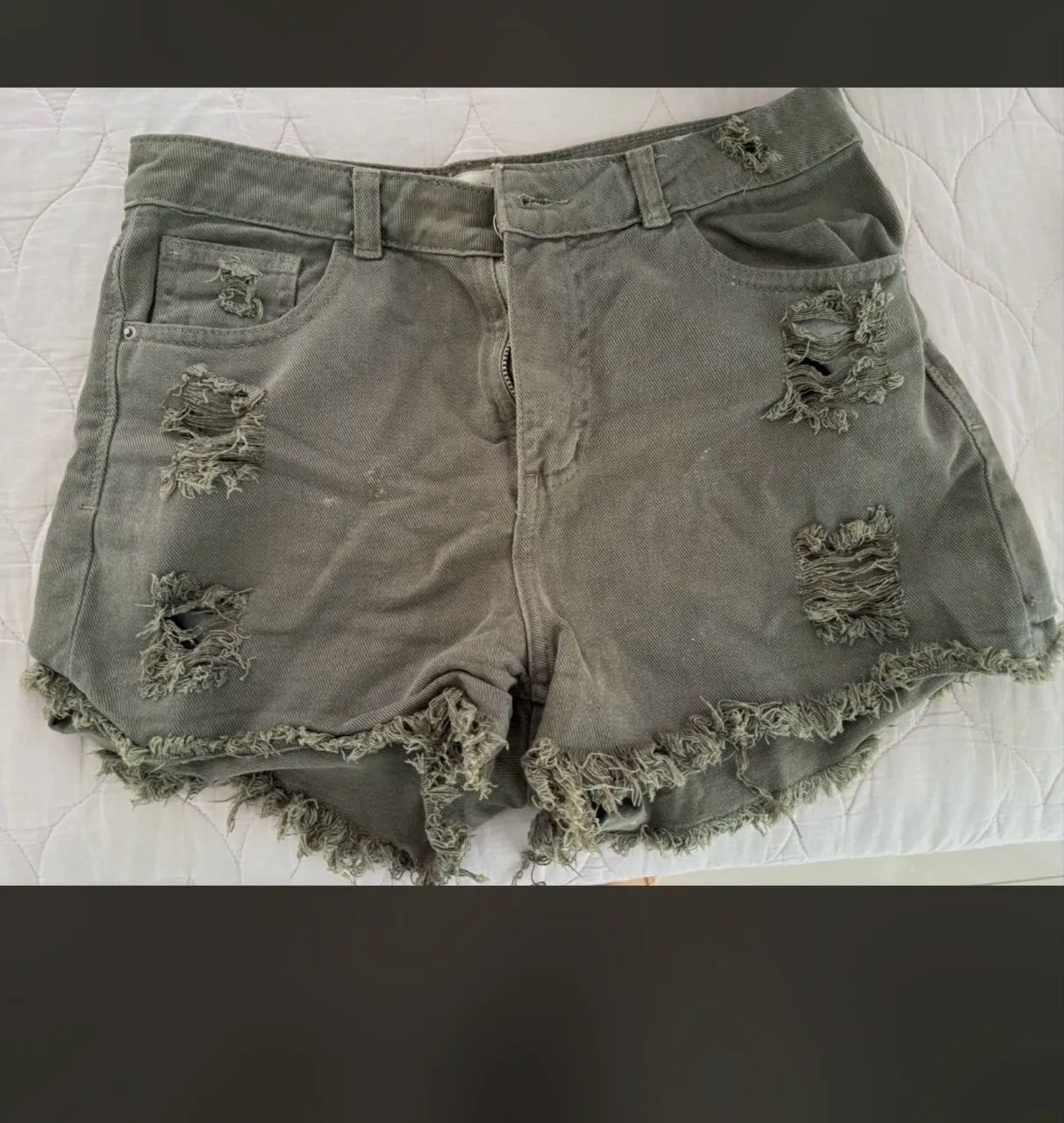 Short verde militar 