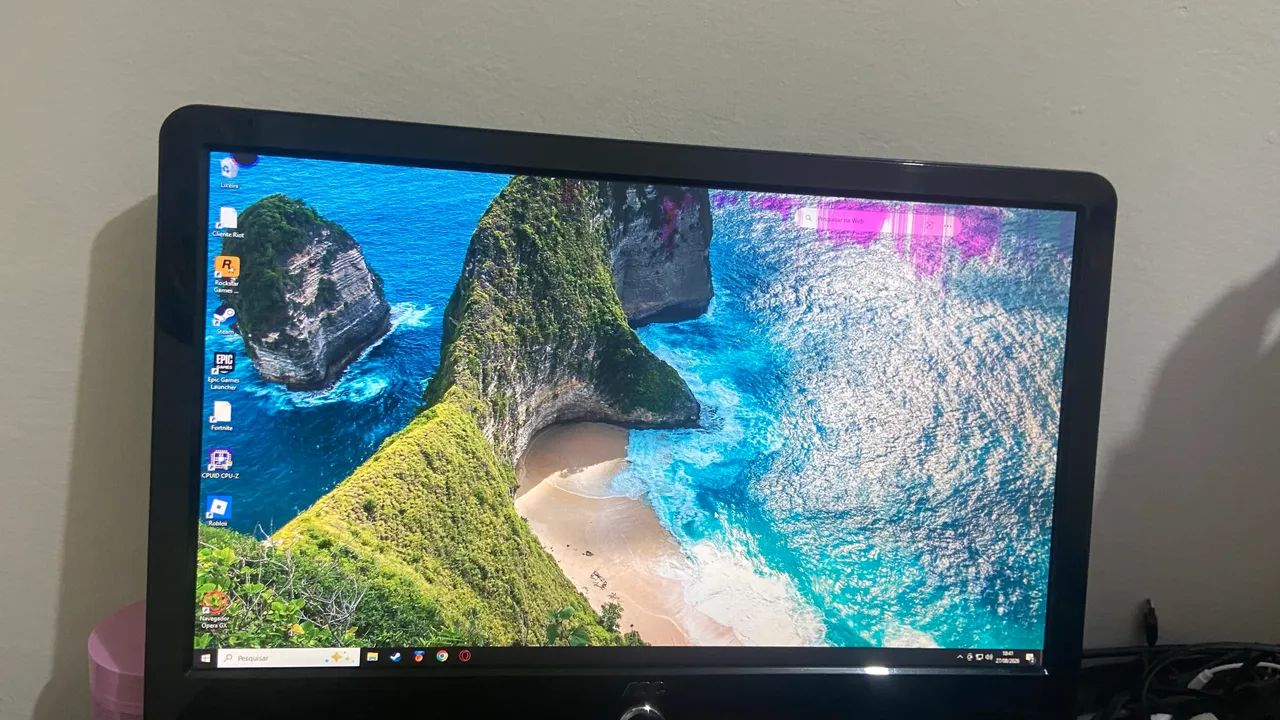 ? Monitor à Venda - Funcionando, porém com Mancha na Tela