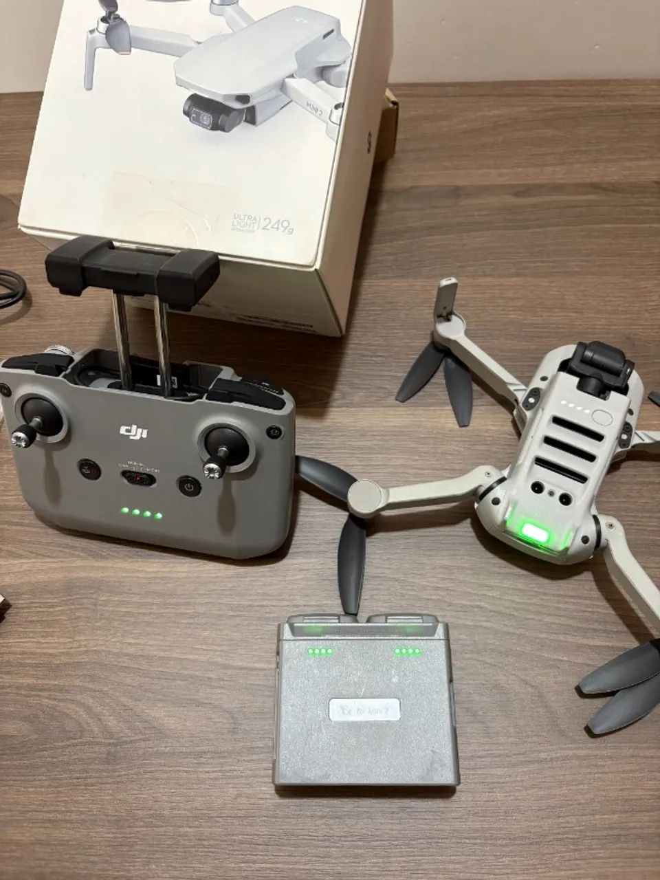Drone Dji Mini 2 Combo (3 Baterias) Carregador + Cartão Sd Light Gray - Foto 2
