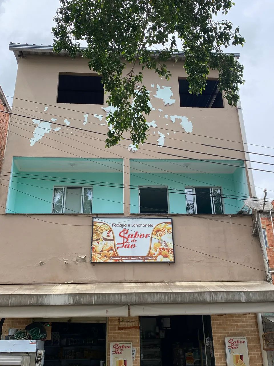 Prédio com ponto comercial e 2 apartamentos  - Foto 2
