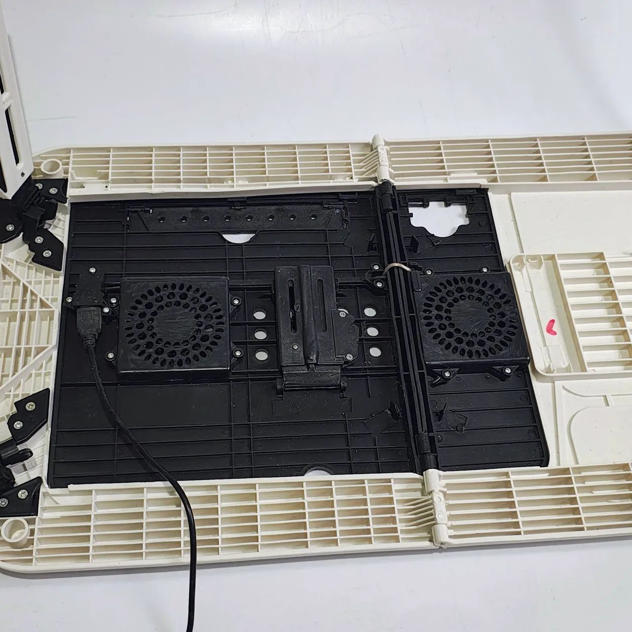 Mesa Portátil Dobrável Para Notebook Com Cooler E Mousepad  - Foto 4