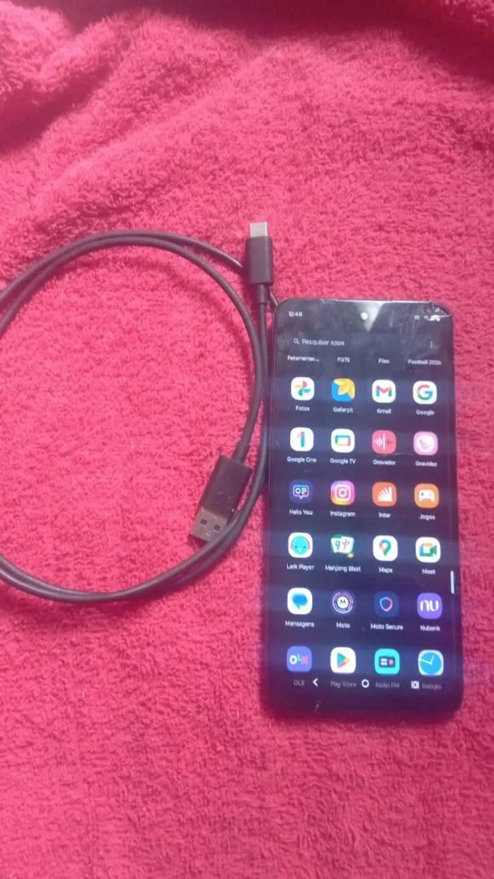 Vendo esse Motorola g54 apenas trincado 