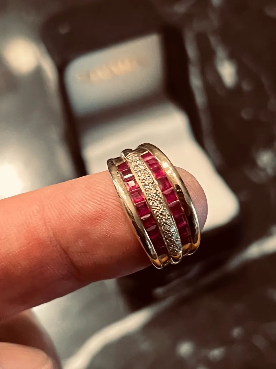 Anel ouro com rubis e diamantes  - Foto 3