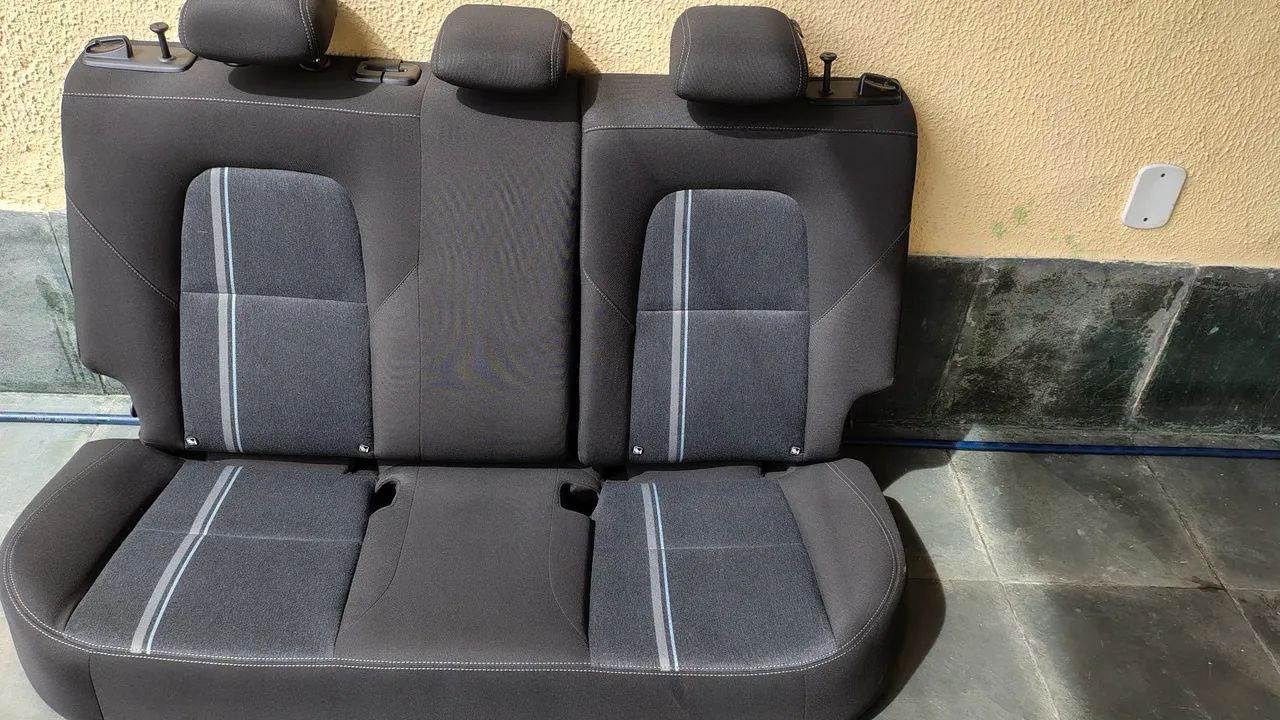 Bancos traseiro da Tracker 