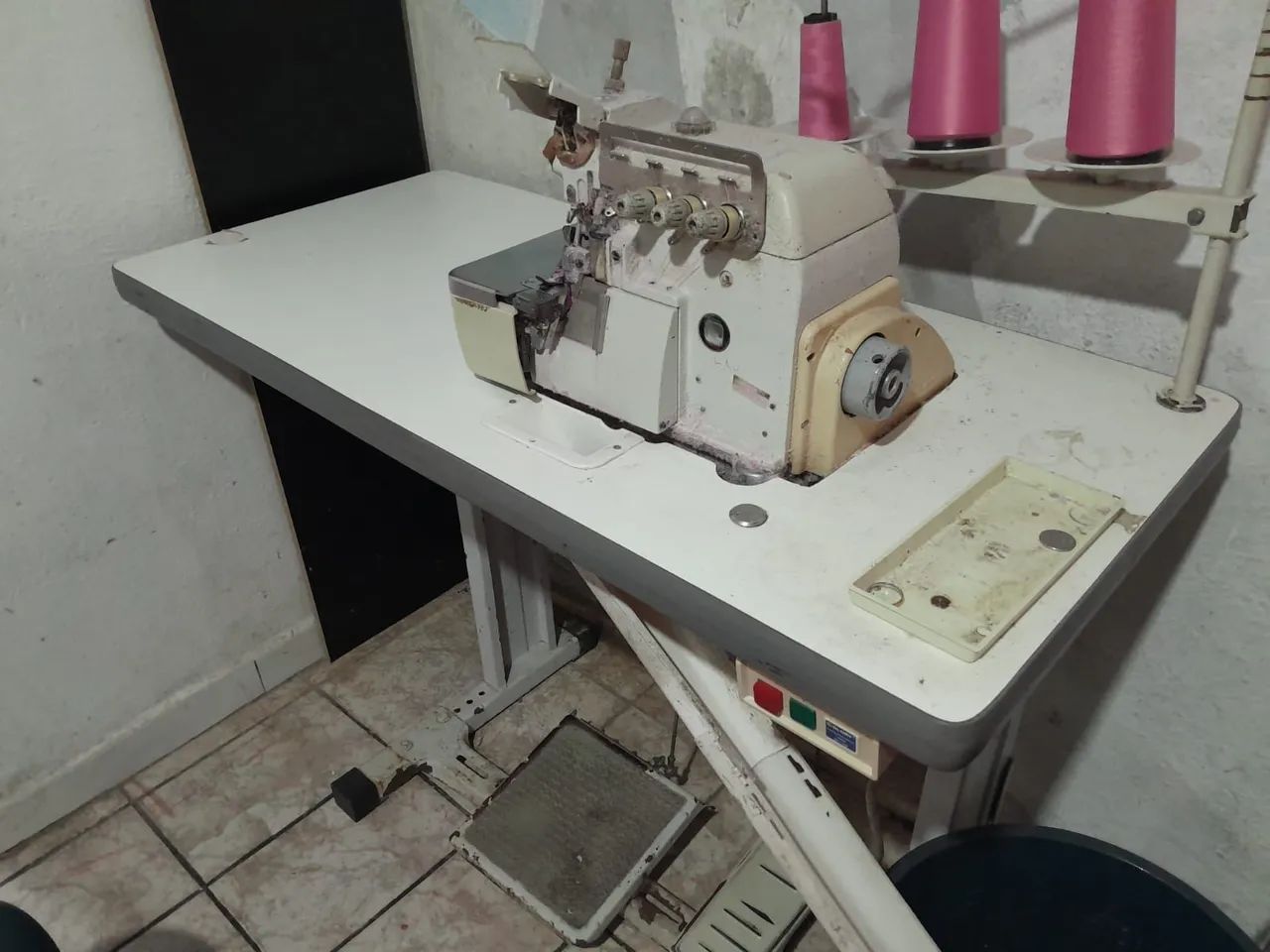 VENDO MÁQUINA DE COSTURA ? - Foto 3