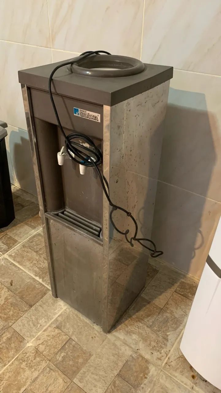 Gelágua funcionando - pra vender rápido! 