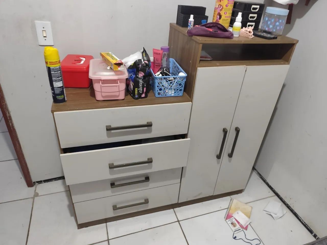 Vendo guarda roupa com cômoda 