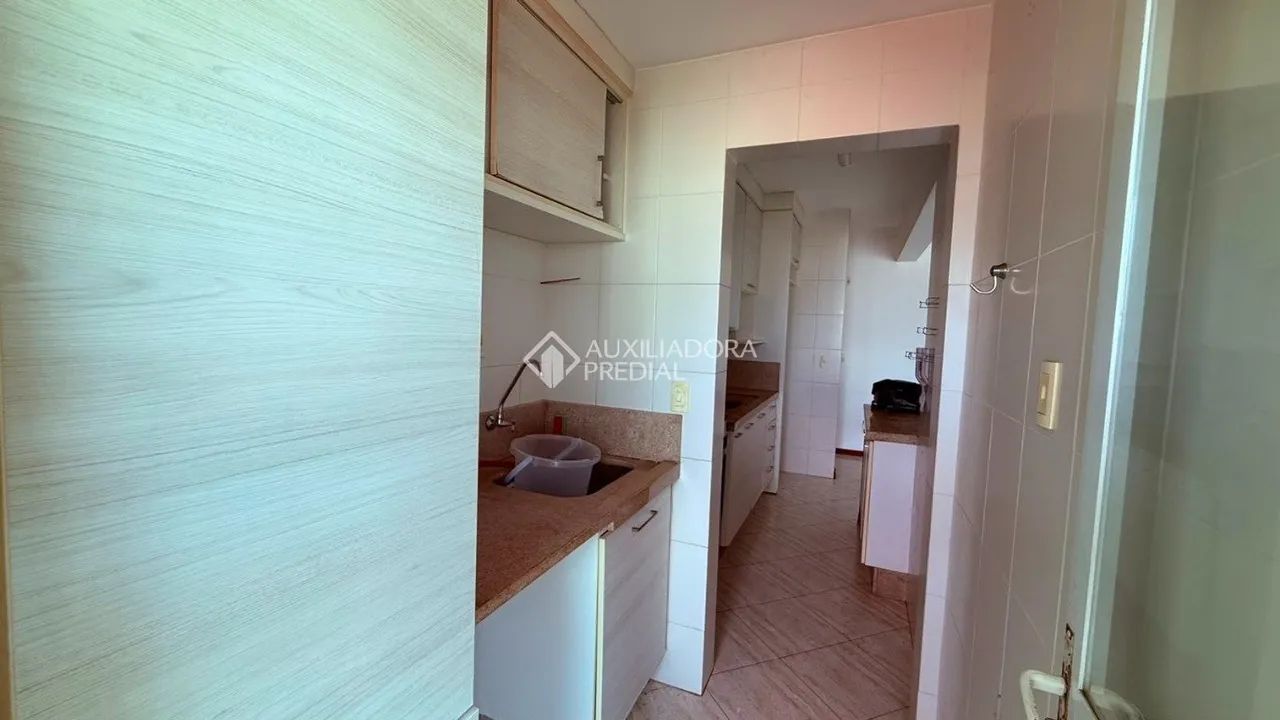 Apartamento Semimobiliado com 3 Dormitórios e 2 Vagas - Foto 5