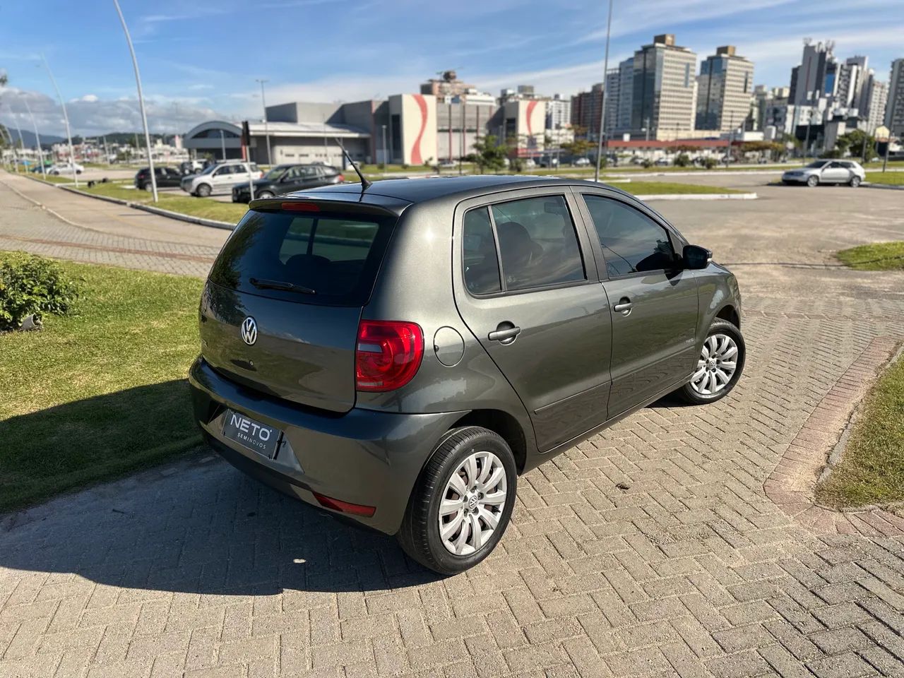 Volkswagen Fox 1.0 MI Total Flex 8V 5P 2014 - Foto 4