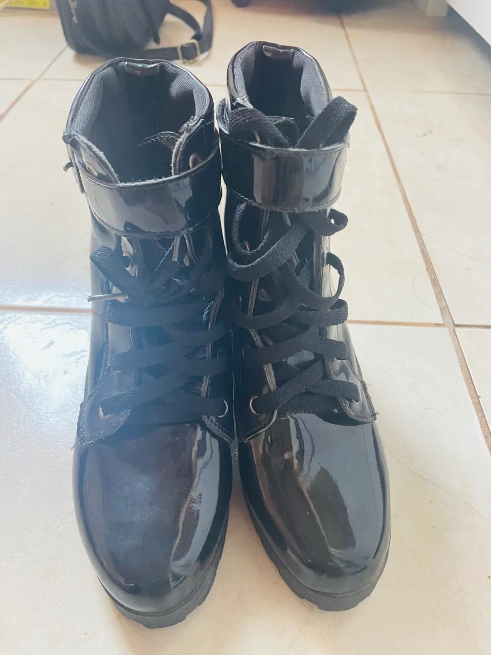 Vendo bota coturno - Foto 2