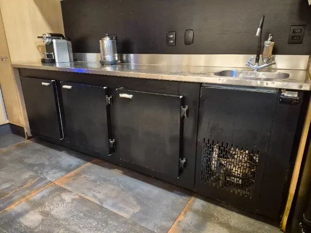 BALCÃO FRIGORÍFICO DE ENCOSTO (2,55M) - GBFE-255 - GELOPAR