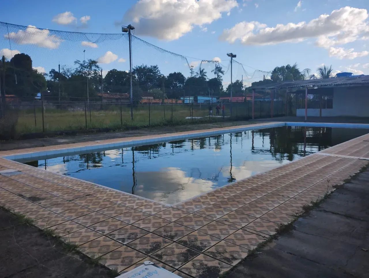 ALUGO SÍTIO RESIDENCIAL OU COMERCIAL COM PISCINA