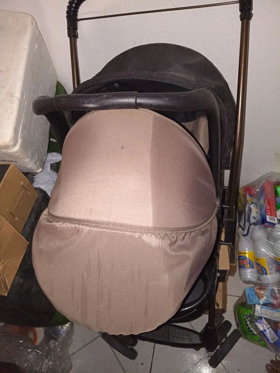 Vende se carinho de bebê e bebê conforto 