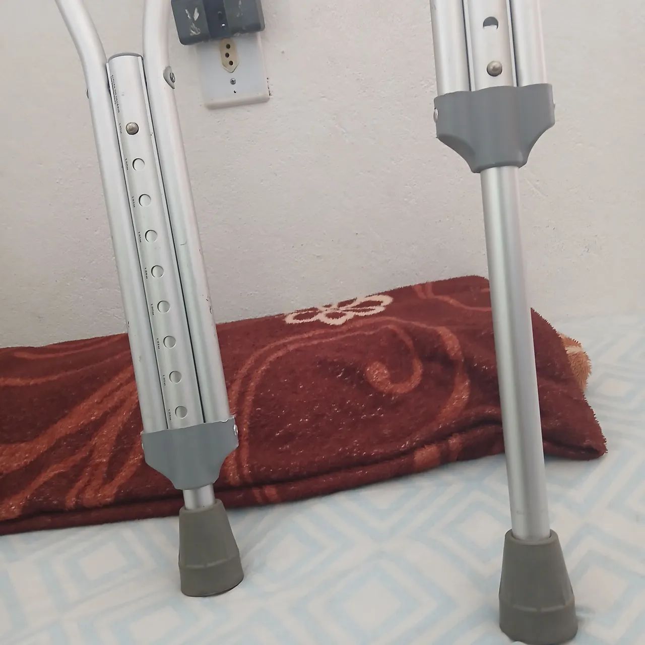 Vendo muletas semi nova ! - Foto 2