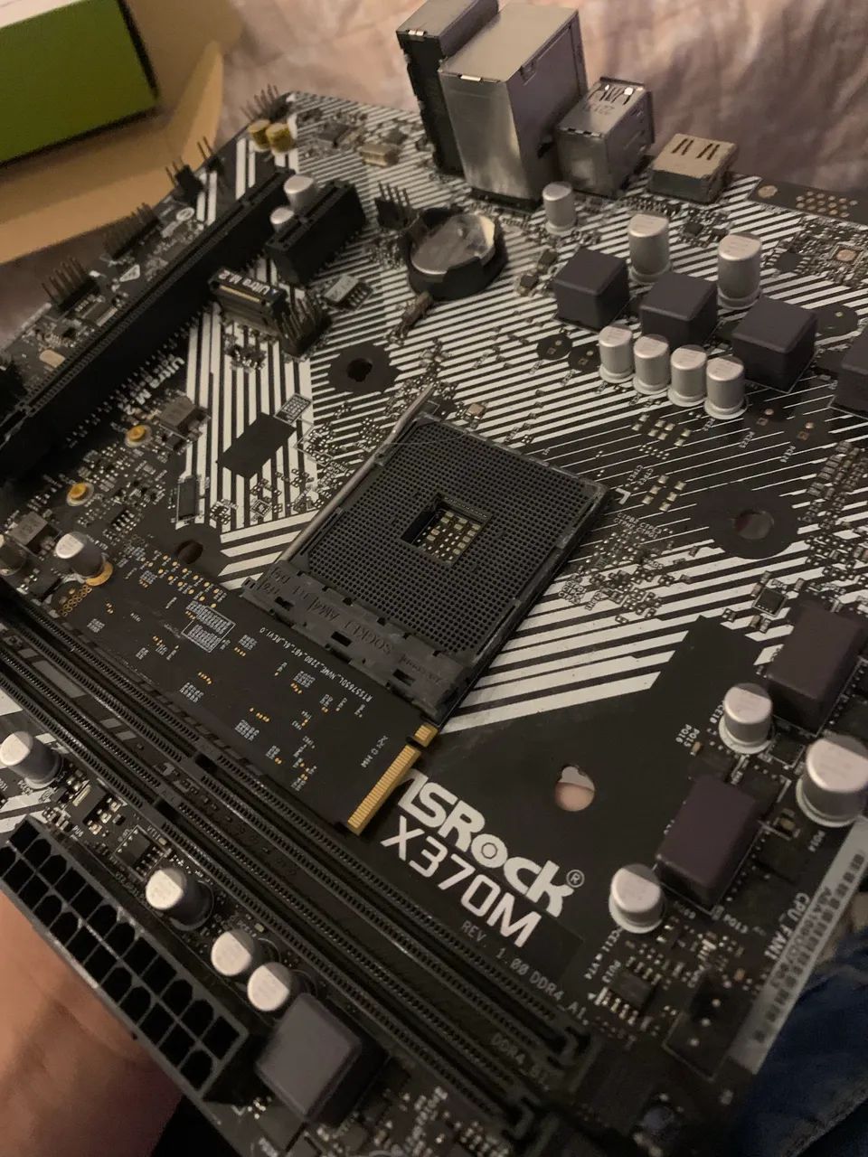 Placa mãe X370 Soquete AM4 Para reparo! - Foto 3