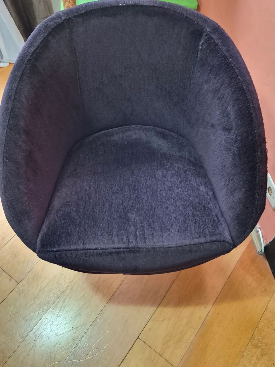 Venda de oportunidade. Vendo poltrona giratória estofada e altamente confortável  - Foto 3