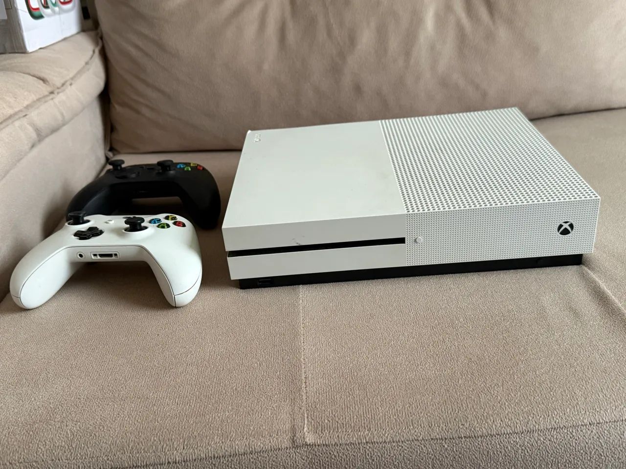 Xbox One S + 2 controles