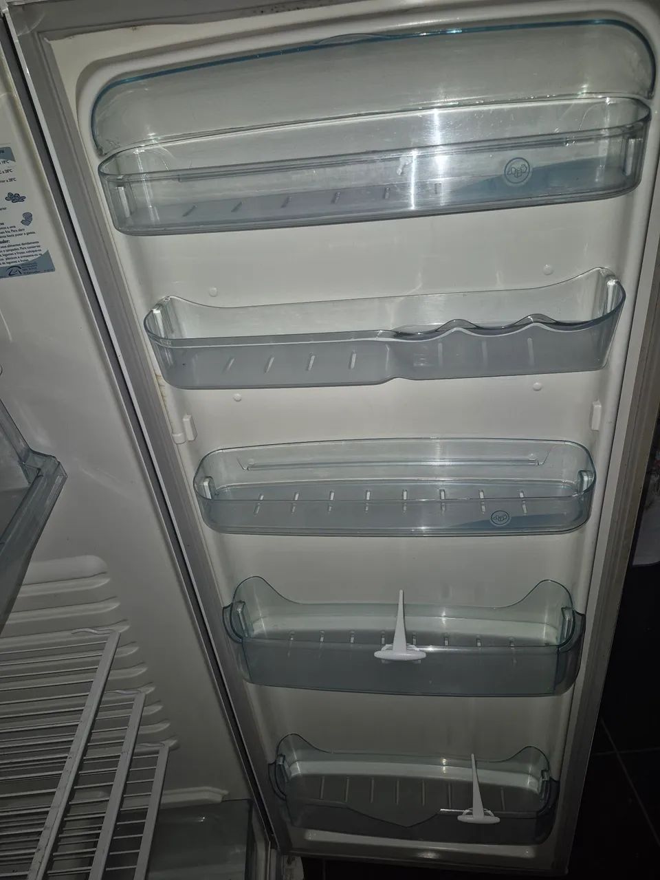 Geladeira Electrolux Antiga - Gelando MUITO bem - Foto 4