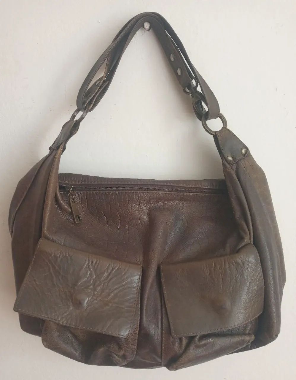 Bolsa em couro. Com alça de ombro e mão.  - Foto 2
