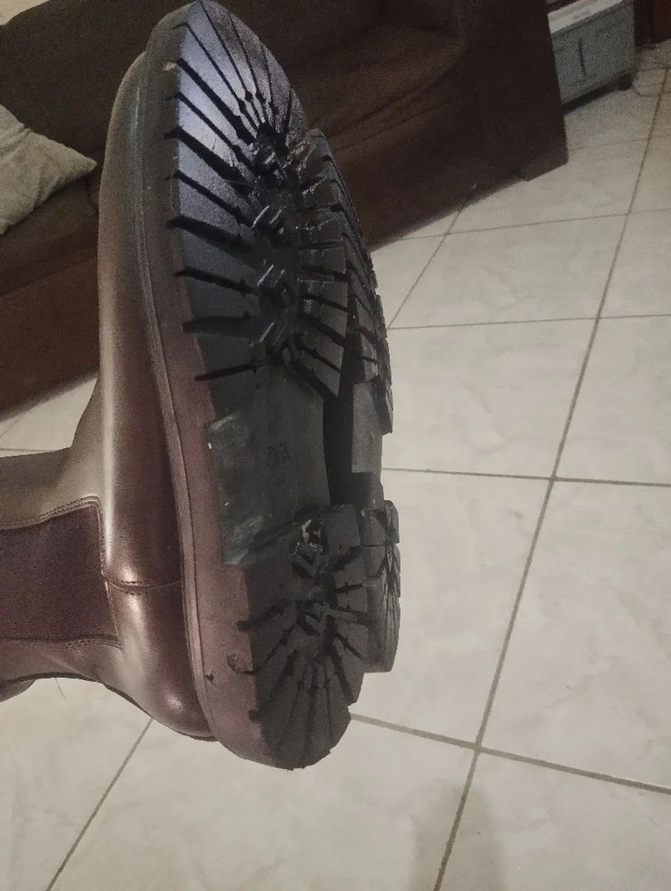 Bota masculina semi nova marca Zara  - Foto 2