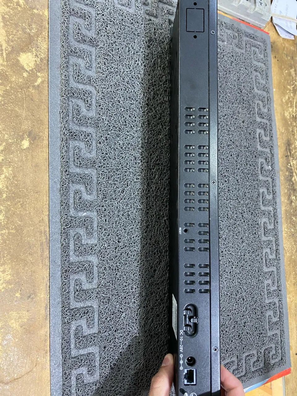 RouterBOARD  RB3011 - Foto 2