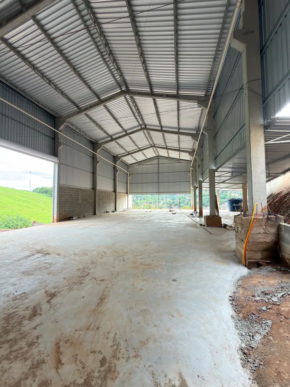 Galpão com escritório e 02 banheiros  - Foto 4