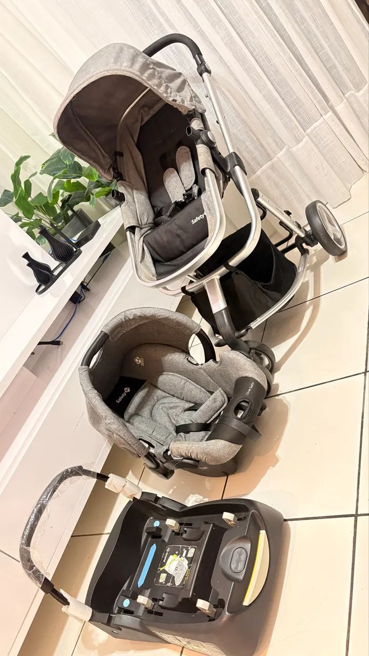 Carrinho de bebê com bebê conforto e suporte para veículo 