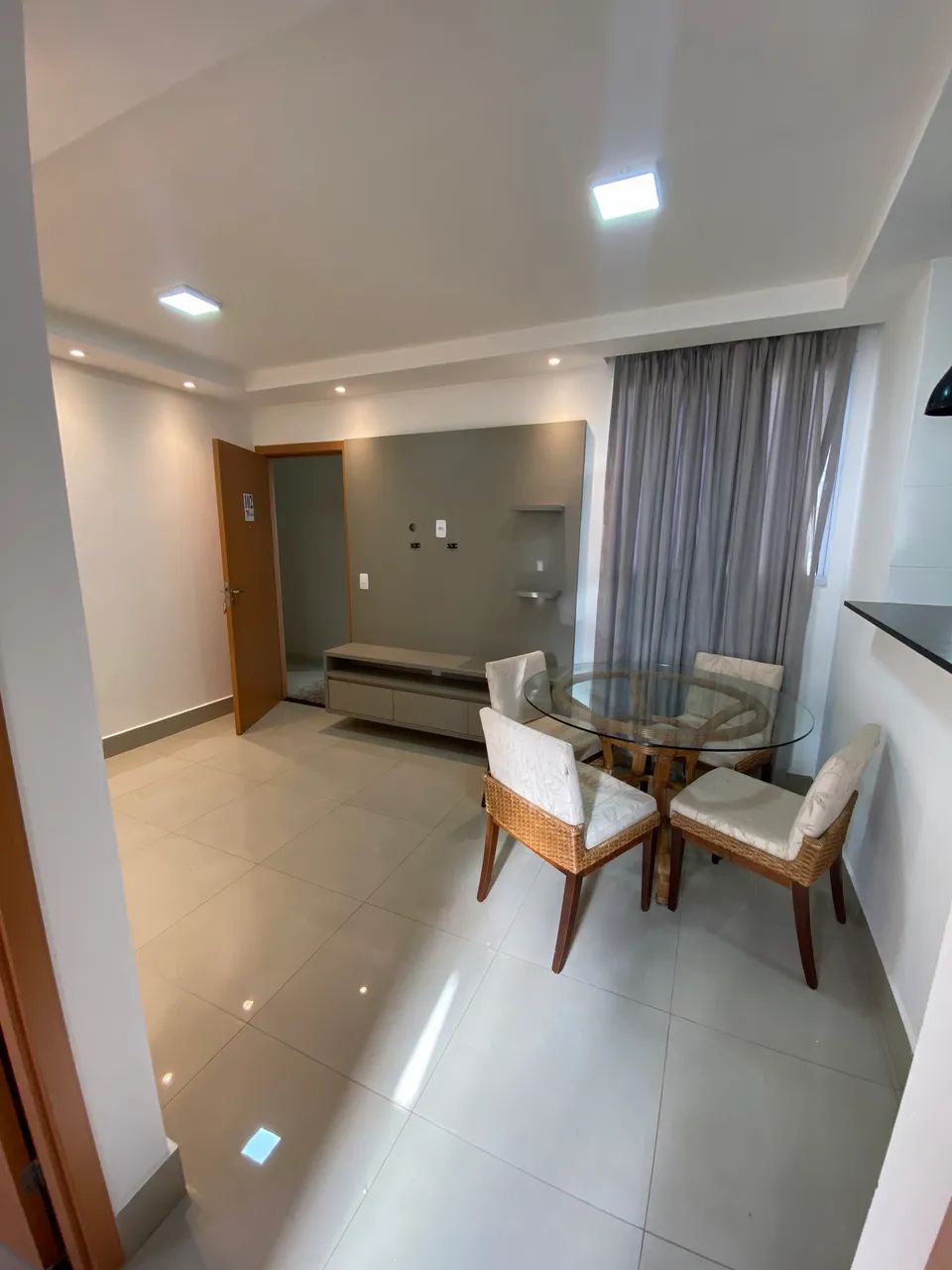 APARTAMENTO MOBILIADO ÓTIMA LOCALIZAÇÃO 