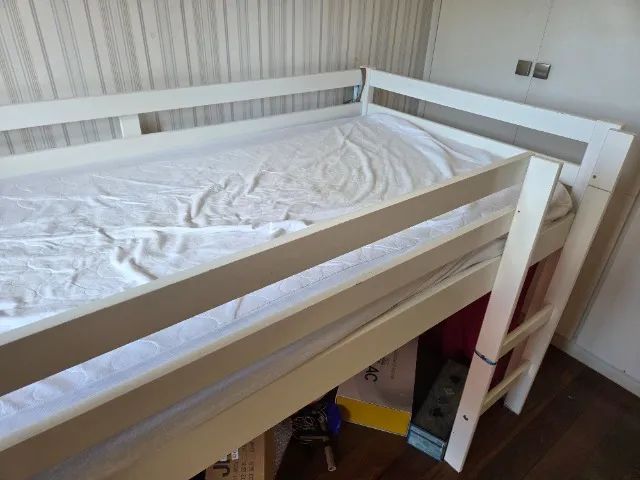 Cama infantil com escorregador