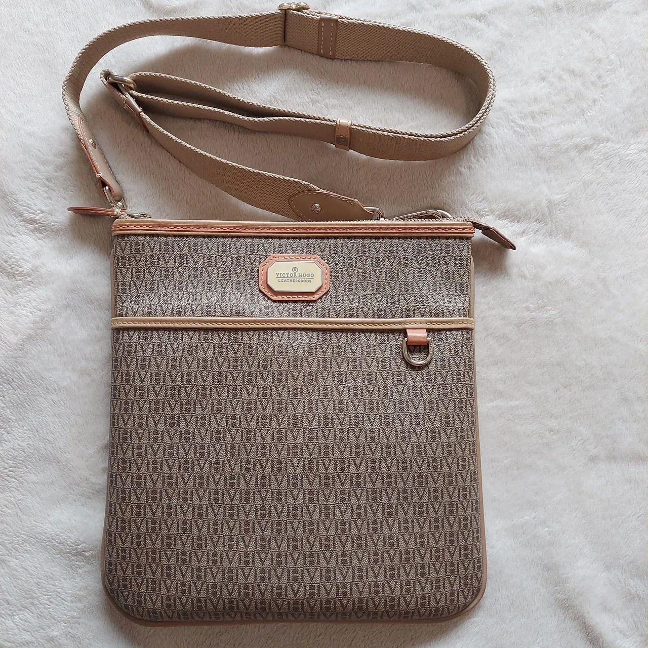 bolsa victor hugo bege 