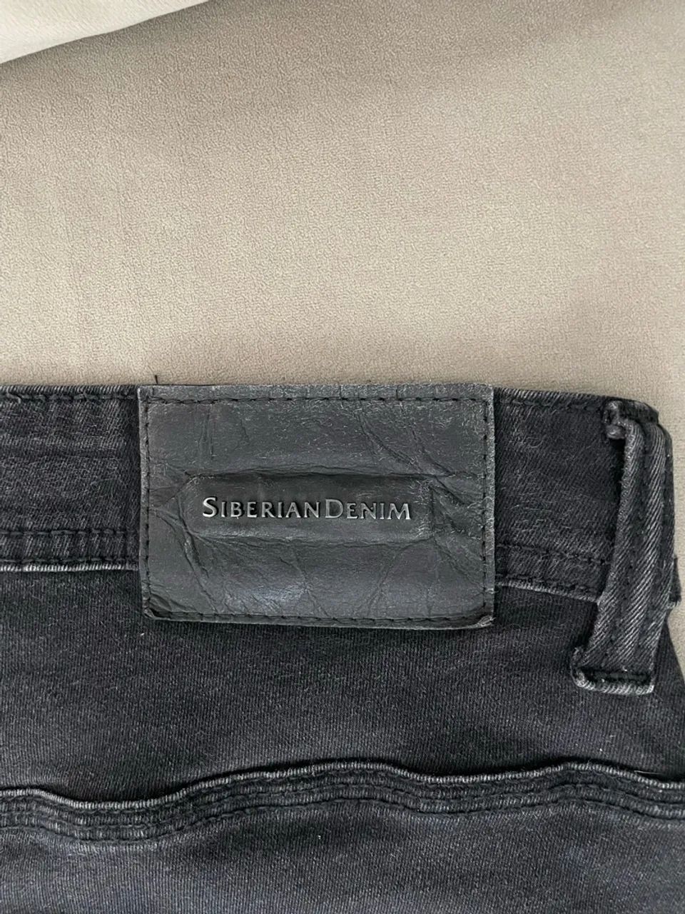 Vende-se calça jeans importada da Siberian - Foto 3