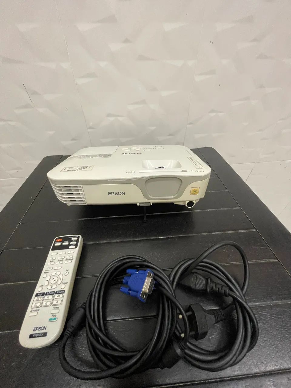 Projetor Epson X14 em ótimas condições  - Foto 2
