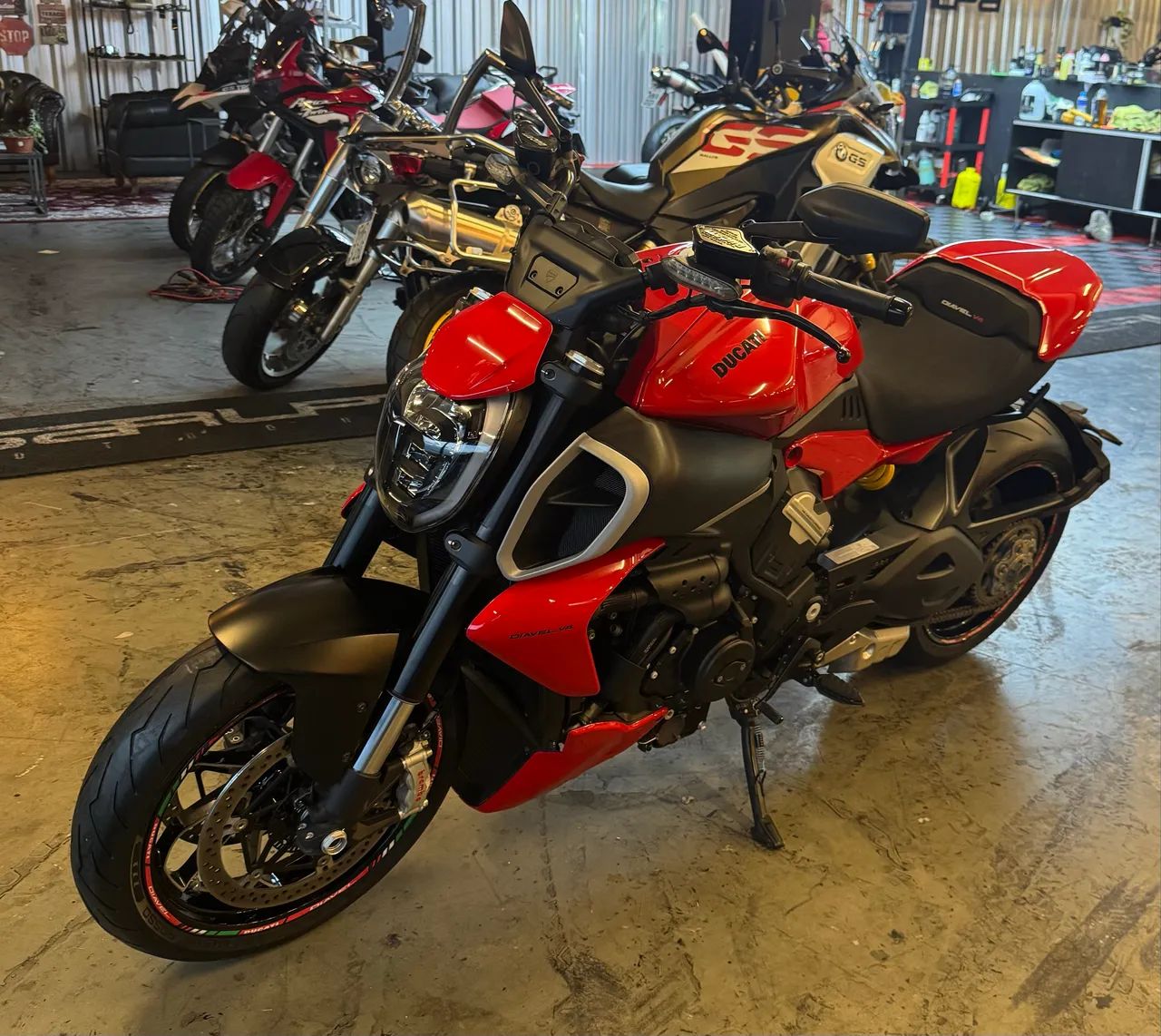 DUCATI DIAVEL V4 2024 - Foto 2